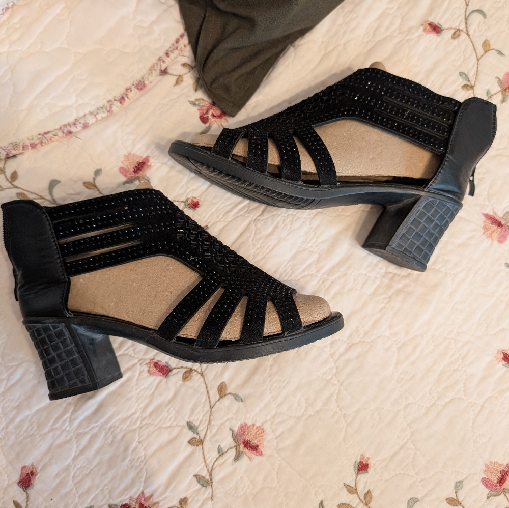 2 pr Women’s Block Heel Sandals- Sz 6.5 - Picture 4 of 11